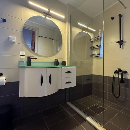 Mersea Deluxe Kourouta